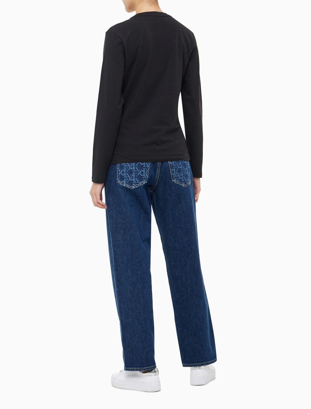 Buy 여성 슬림핏 인스티튜셔널 로고 긴팔 티셔츠 in color CK BLACK