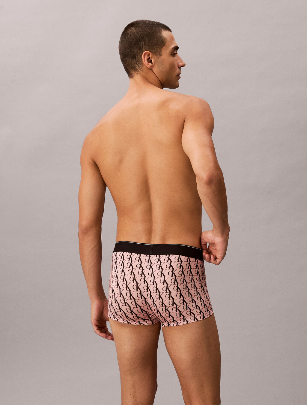 Buy 남성 CK 그래픽 마이크로 로우 라이즈 트렁크 in color PINK PRINT