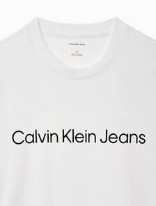 Buy 남성 레귤러핏 인스티튜셔널 로고 반팔 티셔츠 in color BRILLIANT WHITE