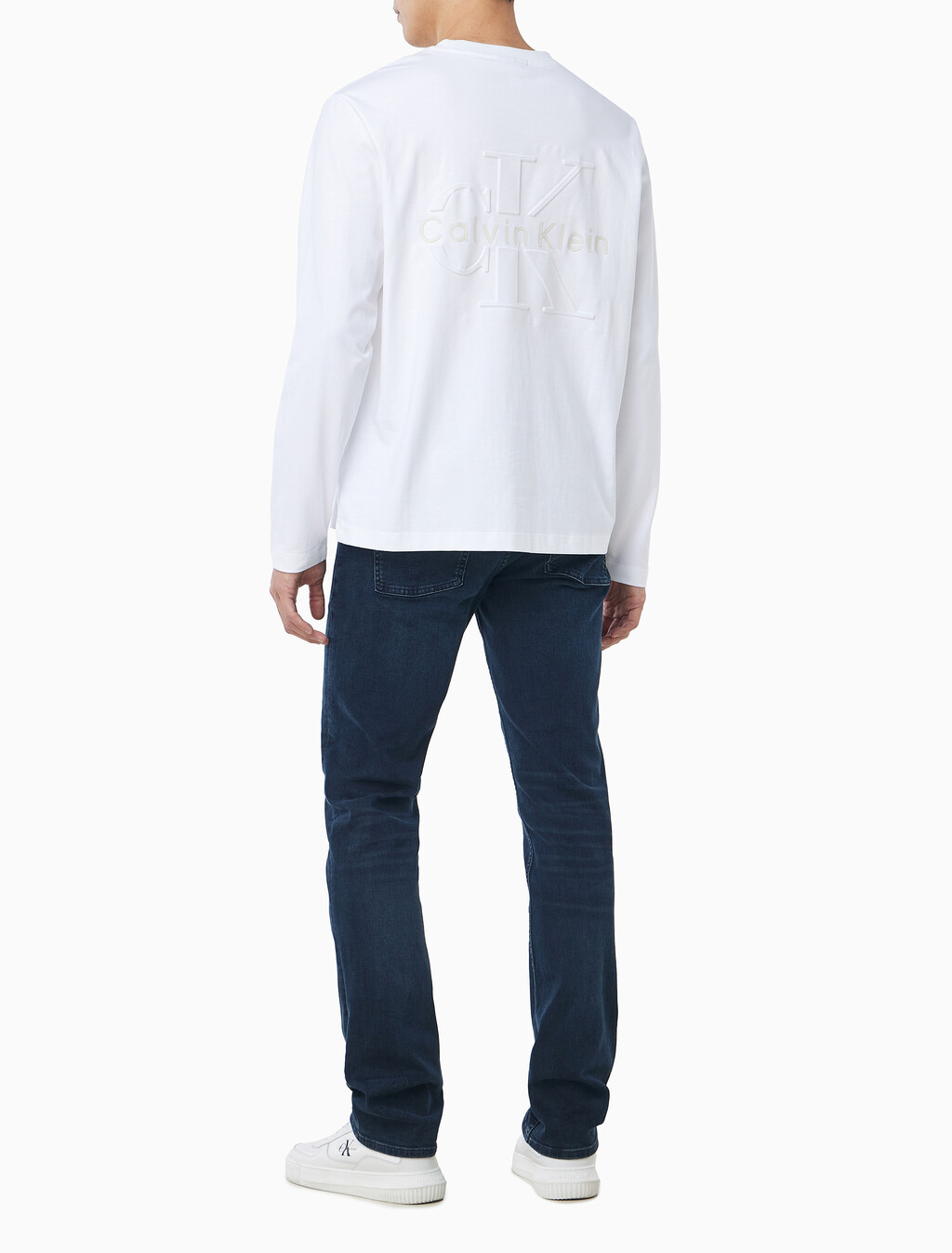 Buy 남성 릴렉스 핏 시즈널 모노그램 긴팔 티셔츠 in color BRIGHT WHITE
