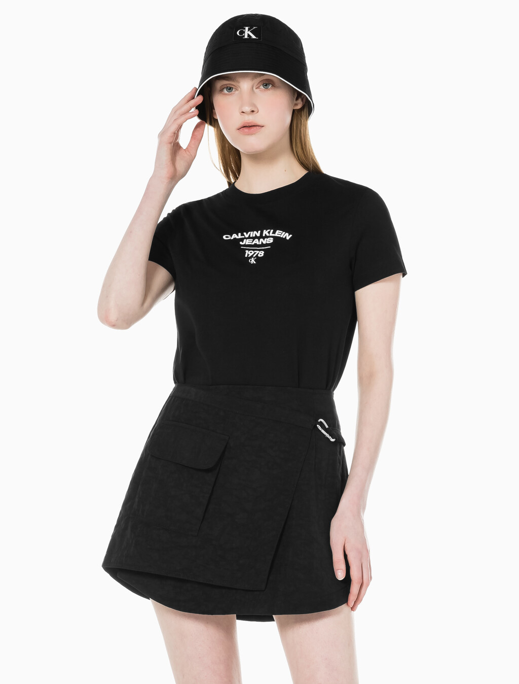 Buy 여성 새들 버클 미니스커트 in color CK BLACK