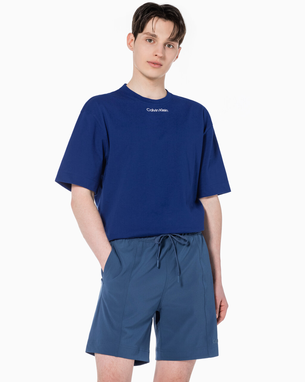 Buy 남성 CK 애슬레틱 릴렉스 핏 반팔 티셔츠 in color CRAYON BLUE