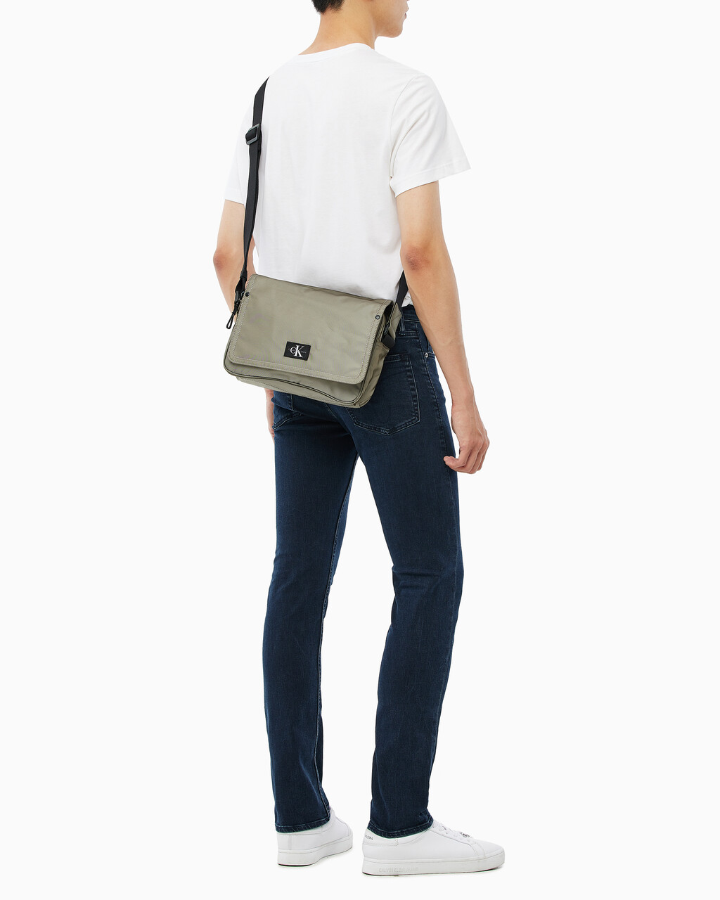 Buy 남성 CKJ 스포츠 에센셜 카메라백 in color ATLANTIC TAUPE