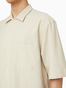 Buy 남성 릴렉스핏 시어서커 스트라이프 반팔 셔츠 in color PARSNIP