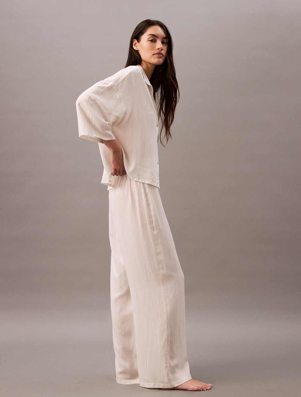 Buy 여성 우븐 비스코스 팬츠 in color TEXTURED STRIPE PELICAN