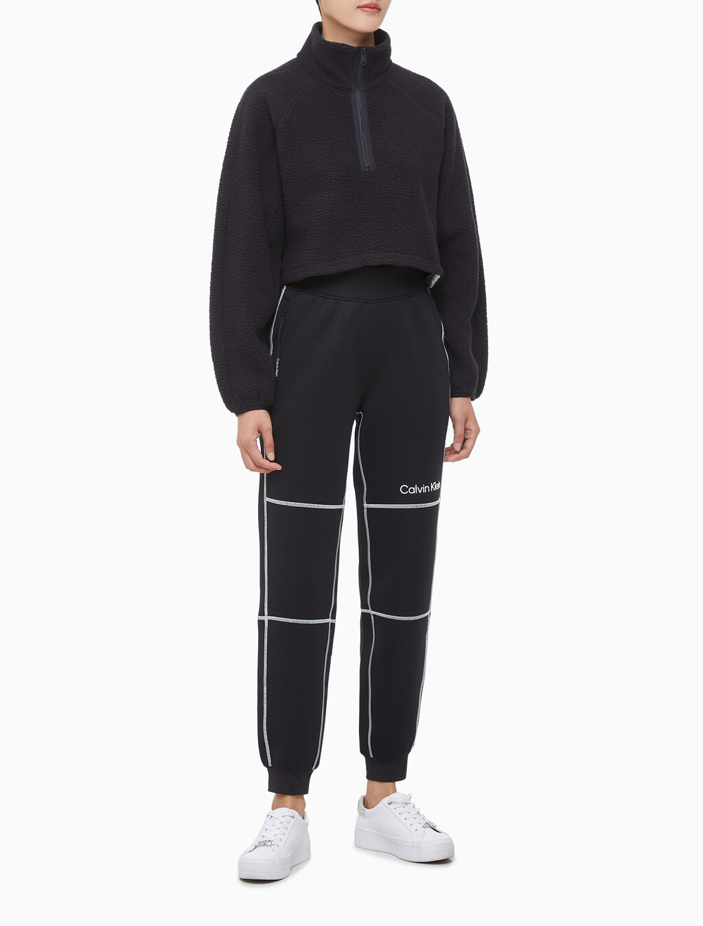 Buy 여성 릴랙스핏 쉐르파 크롭 풀오버 in color BLACK