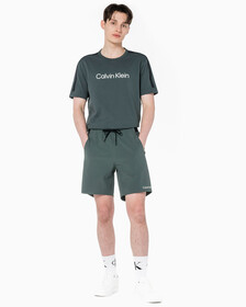 Buy 남성 리플렉티브 로고 레귤러 핏 우븐 쇼츠 in color URBAN CHIC
