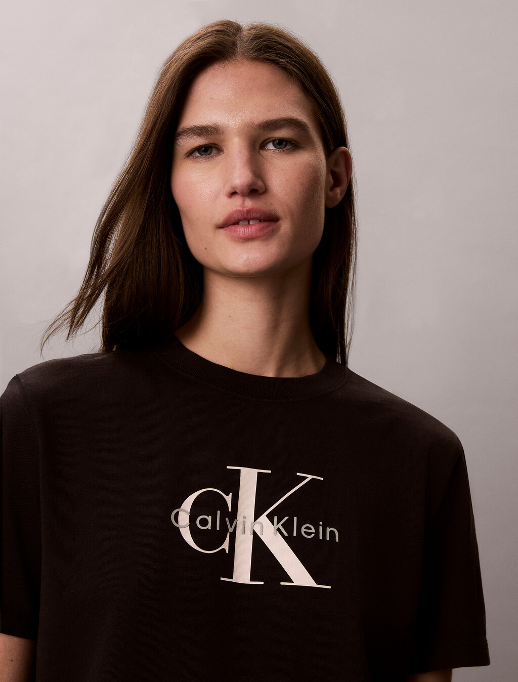 Buy 여성 애시드워시 히어로 모노로고 티 in color BLACK