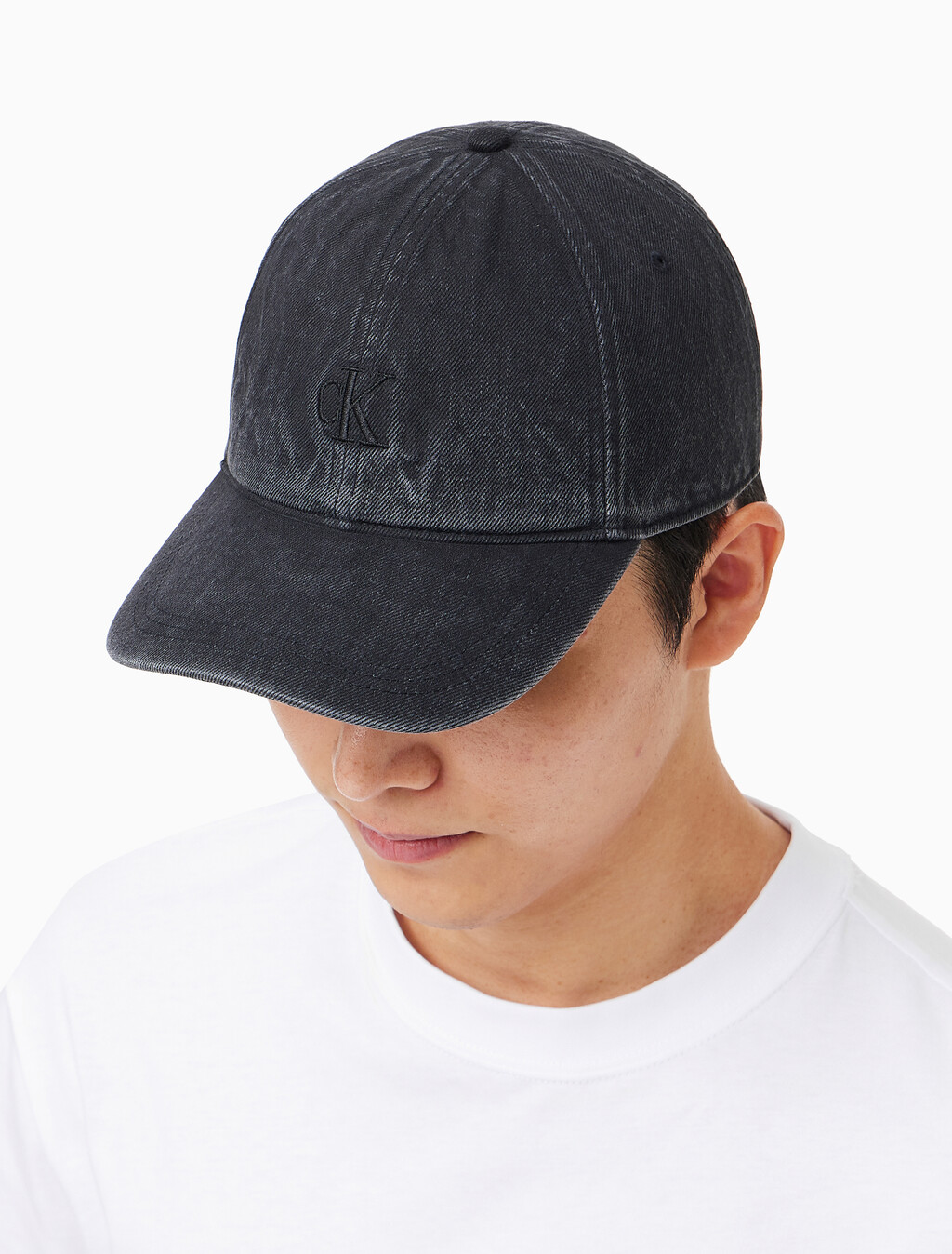 Buy 남녀공용 CKJ 데님 볼캡 in color BLACK