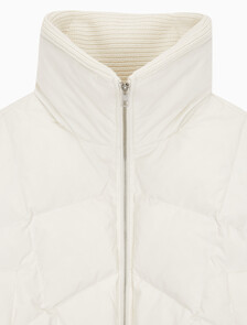 Buy 여성 숏다운 와이드넥 푸퍼 in color WHITE