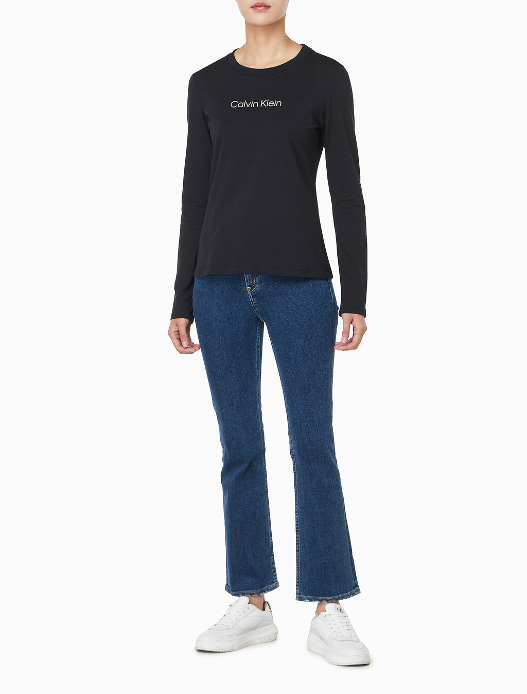 Buy 여성 L/S 스탠다드 로고 슬림 크루넥 티셔츠 in color BLACK