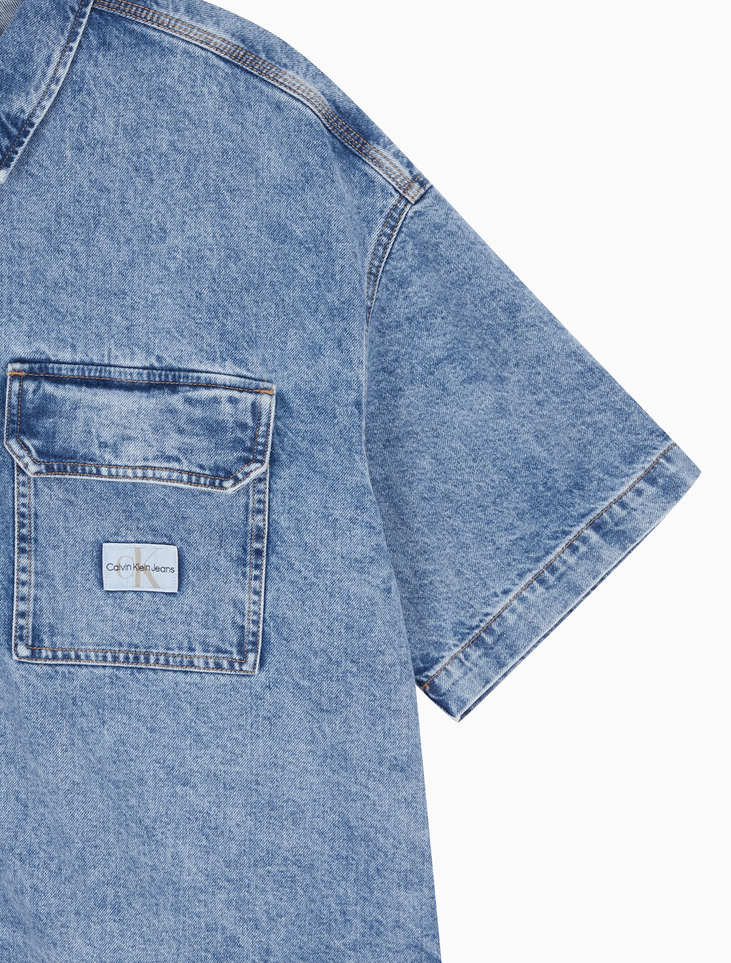 Buy 남성 오버사이즈핏 빈티지 데님 반팔 셔츠 in color MID BLUE BACK EMBRO