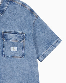 Buy 남성 오버사이즈핏 빈티지 데님 반팔 셔츠 in color MID BLUE BACK EMBRO
