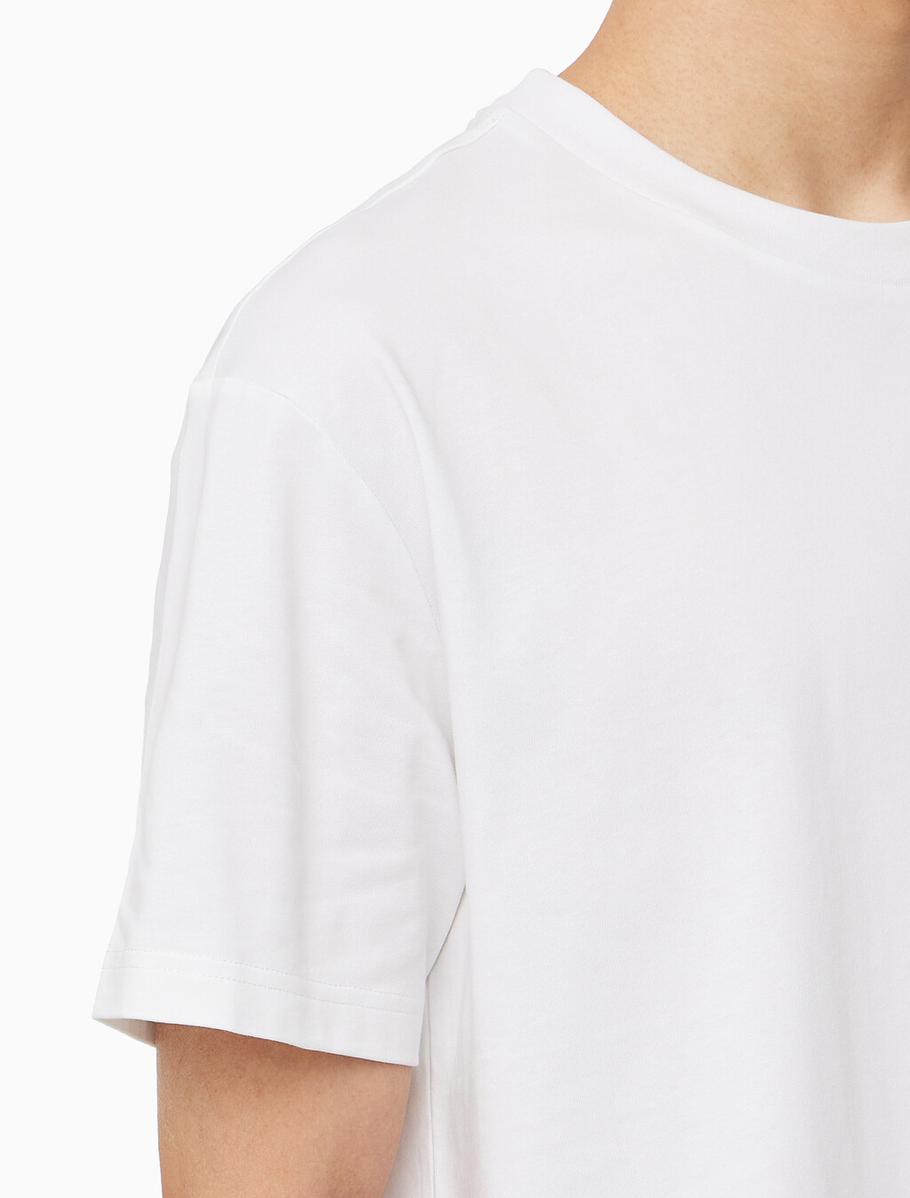 Buy 남녀공용 릴렉스핏 로고 반팔 티셔츠 in color BRIGHT WHITE