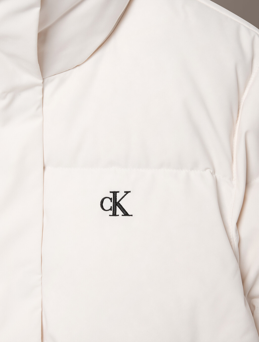 Buy 여성 스탠드 카라 다운 푸퍼 자켓 in color Ivory