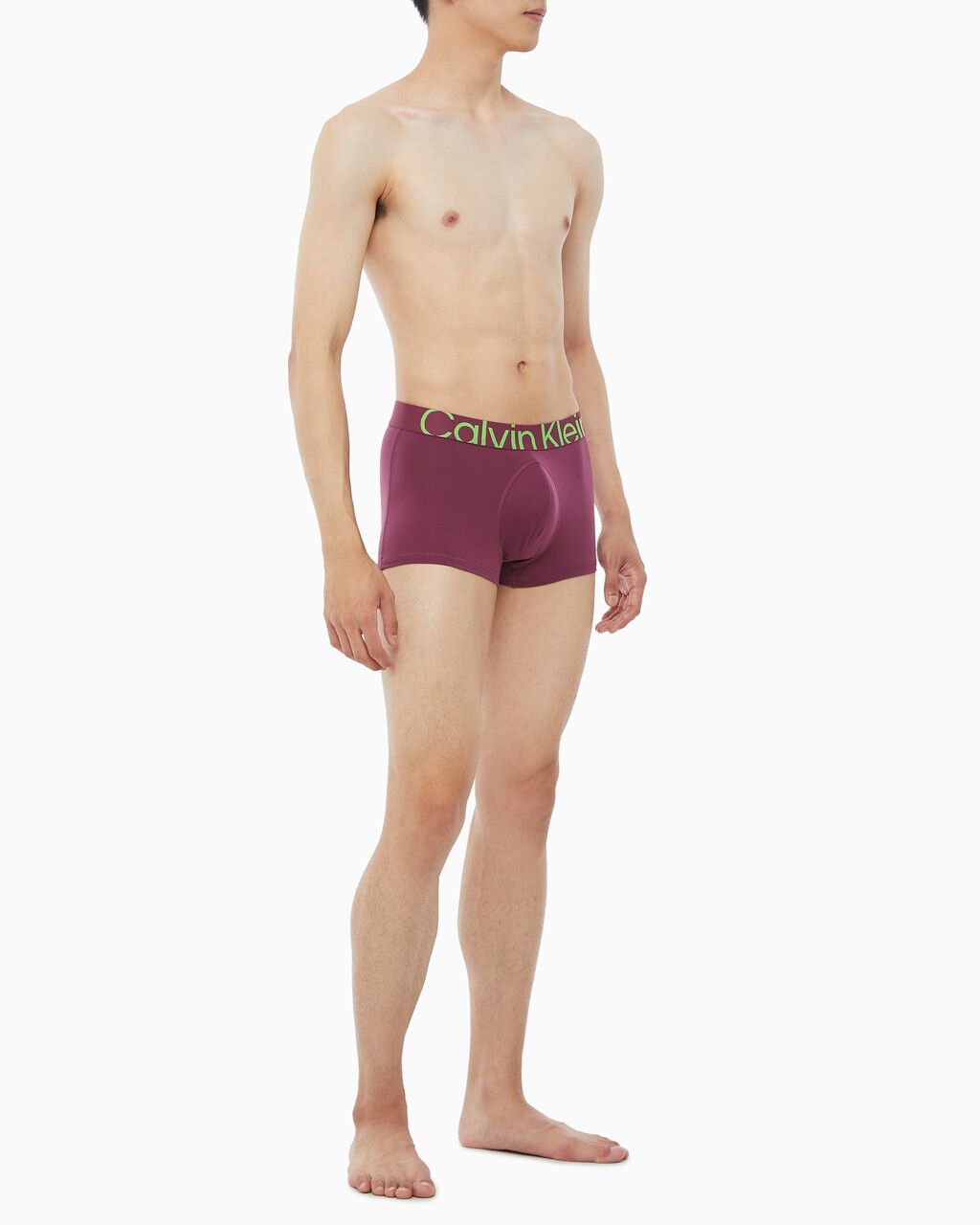 Buy 남성 퓨쳐쉬프트 마이크로 로우라이즈 트렁크 in color AMARANTH 