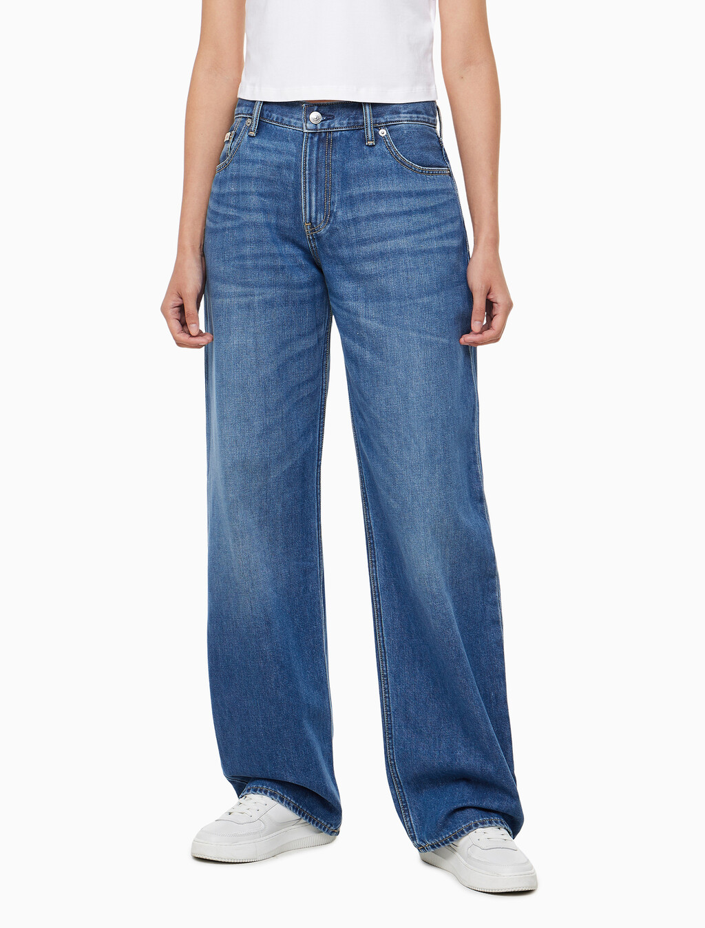 Buy 여성 로우라이즈 릴렉스핏 미드블루 37.5 라이트웨이트 데님 in color MID BLUE BACK EMBRO