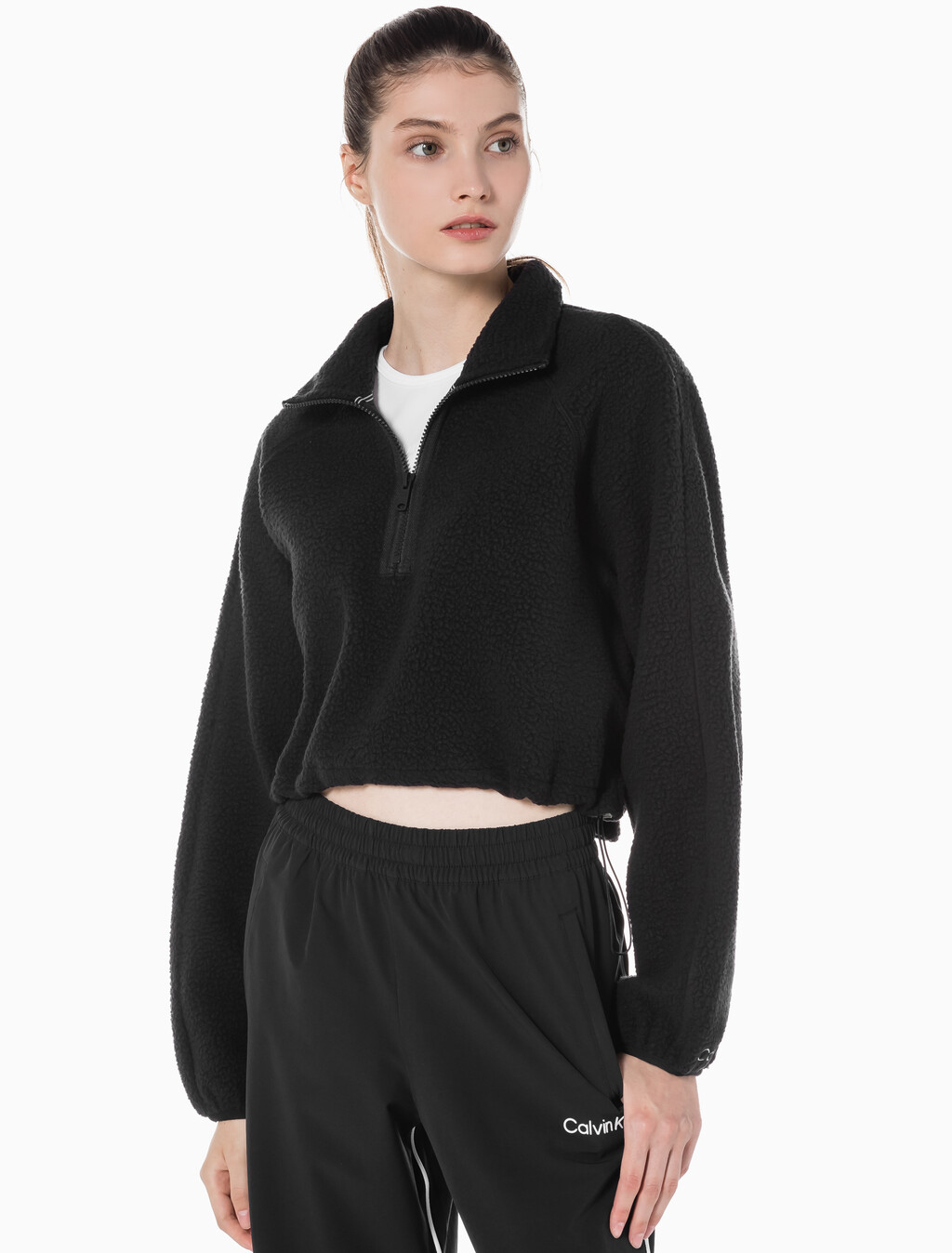 Buy 여성 릴랙스핏 쉐르파 크롭 풀오버 in color BLACK