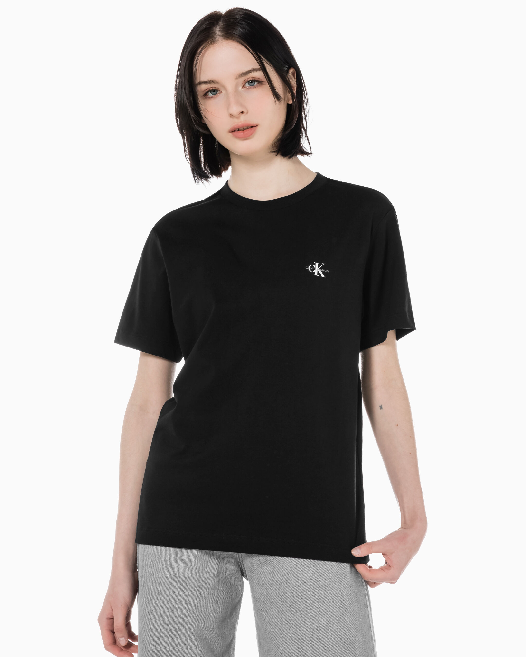 Black calvin klein jeans discount t shirt