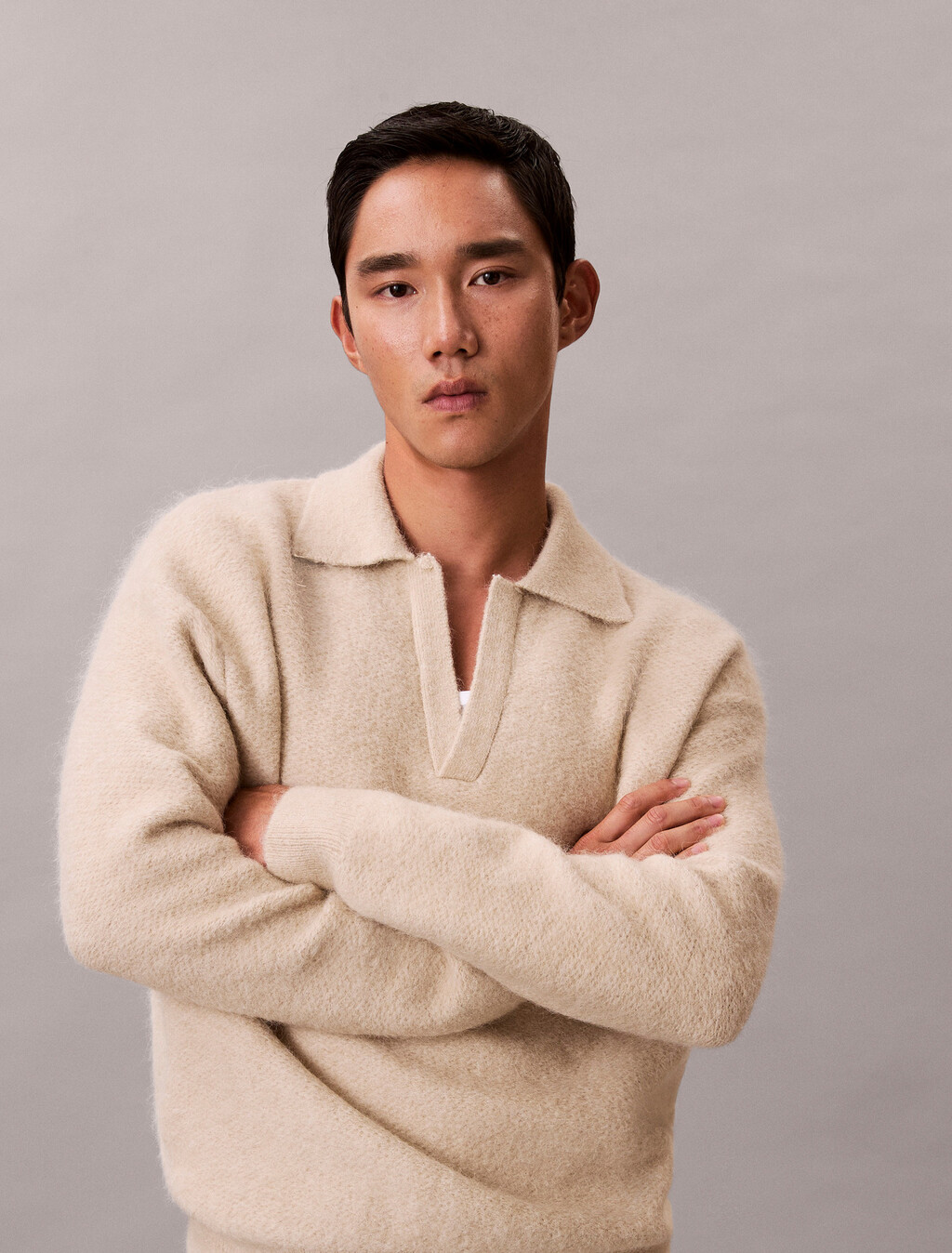 Buy 남성 브러시드 알파카 조니 카라 스웨터 in color BEIGE