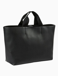 Buy 남여공용 CKJ 울트라 라이트 토트백 in color BLACK