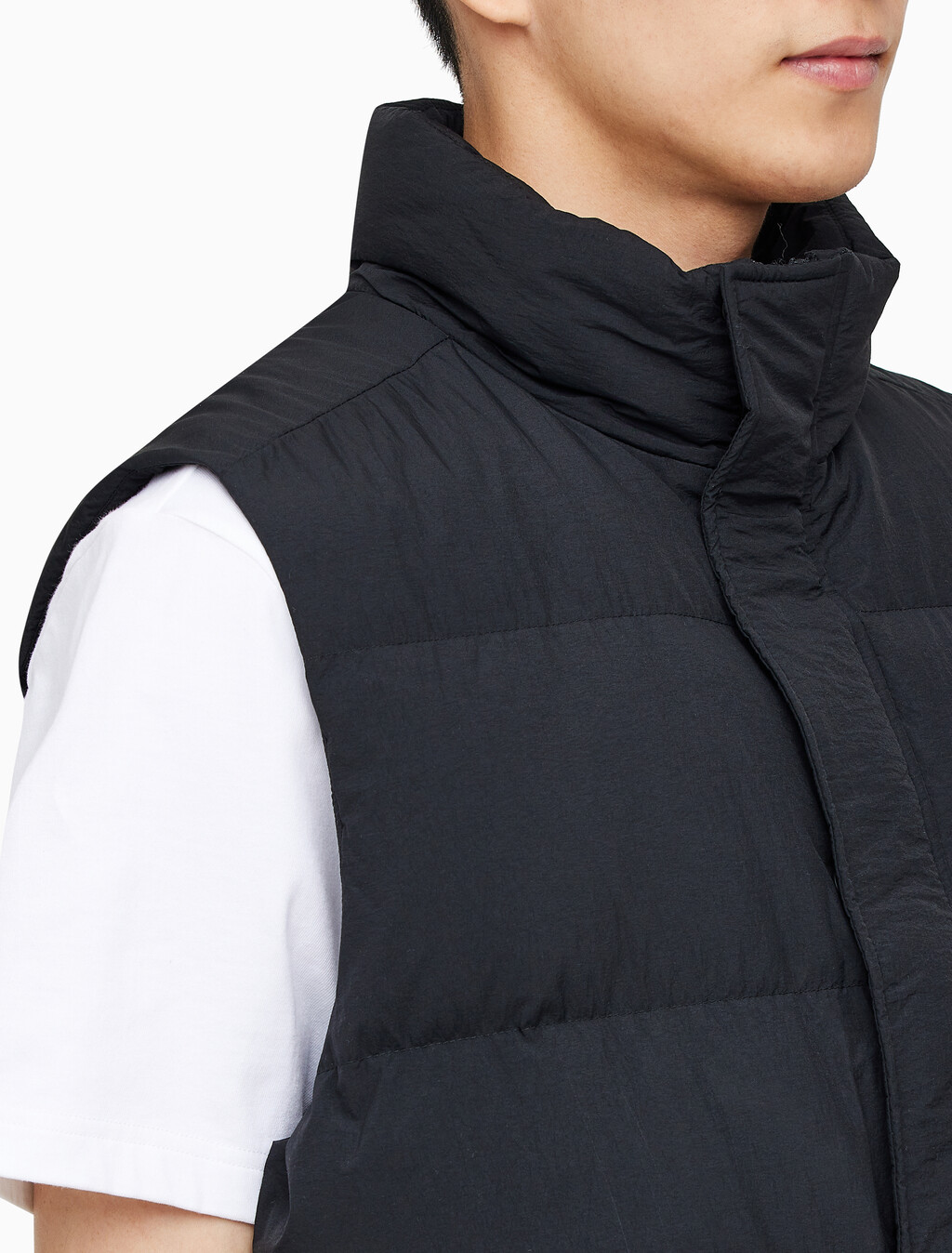 Buy 남성 에센셜 다운 베스트 in color CK BLACK