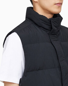 Buy 남성 에센셜 다운 베스트 in color CK BLACK