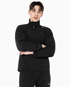 Buy 남성 리플렉티브 로고 레귤러 핏 윈드 재킷 in color BLACK