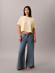 Buy 여성 크롭드 박시 헤리티지 체스트 로고 티 in color Light Yellow