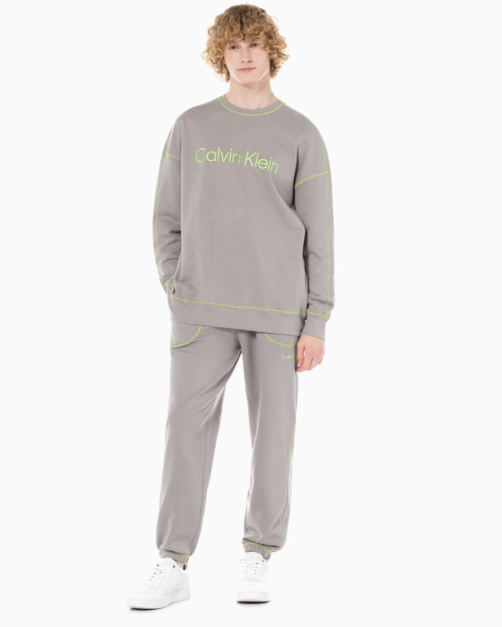 Buy 남성 퓨쳐쉬프트 라운지 조거팬츠 in color SATELLITE/GREEN FLASH