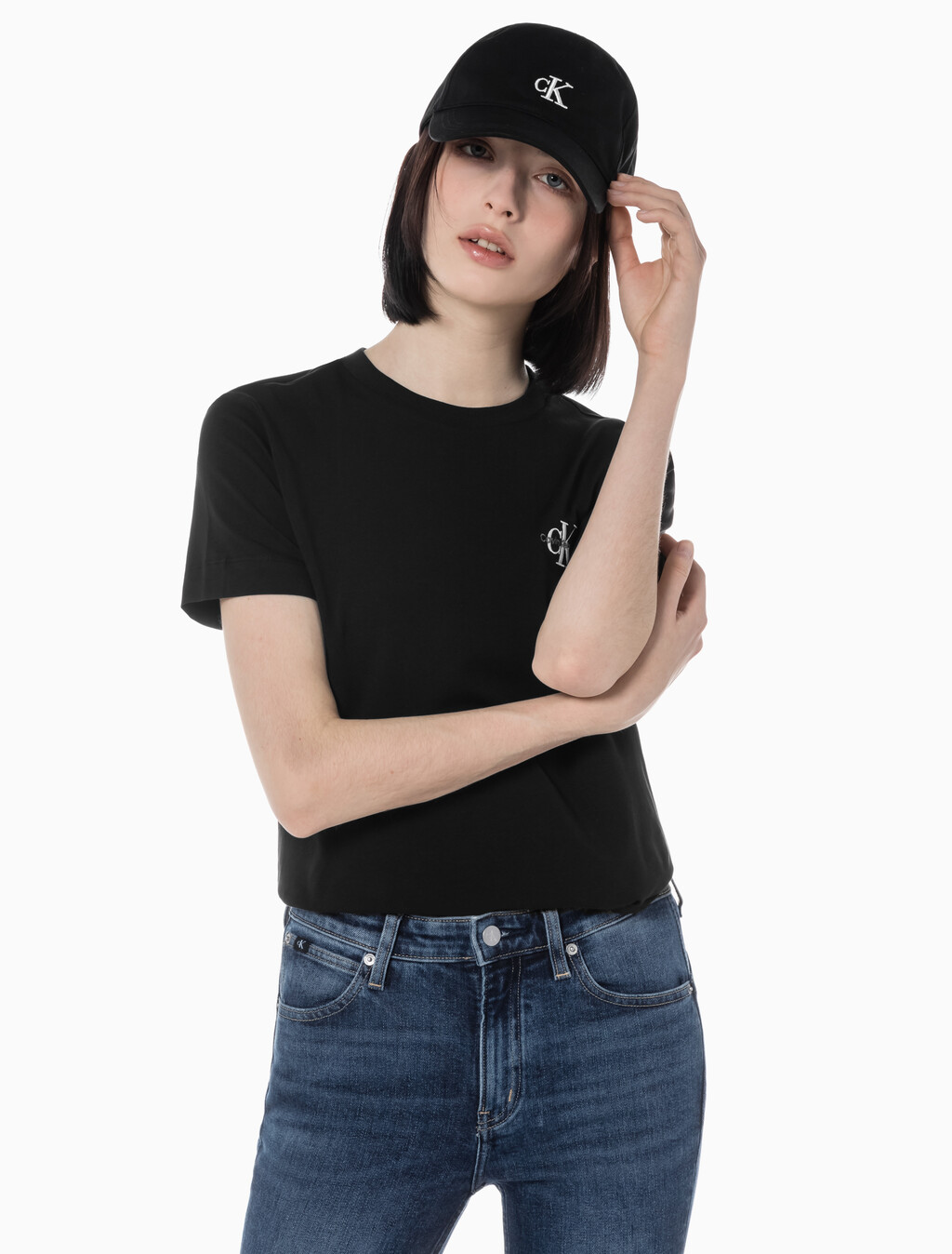 Buy 여성 레귤러핏 스몰 모노그램 로고 반팔 티셔츠  in color CK BLACK