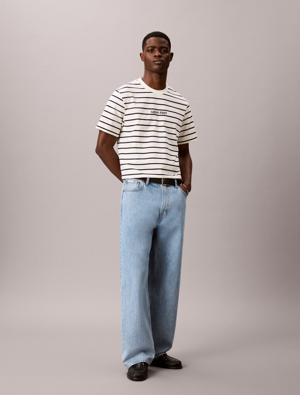 Buy 스트라이프 이지 올나잇 로고 티 in color TOFU