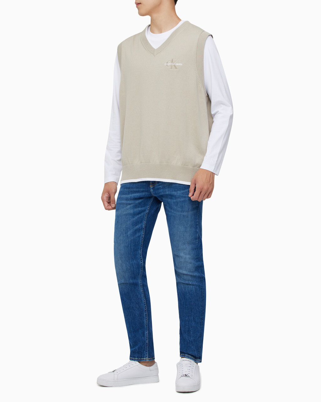 Buy 남성 엠보스드 스웨터 베스트 in color BEIGE