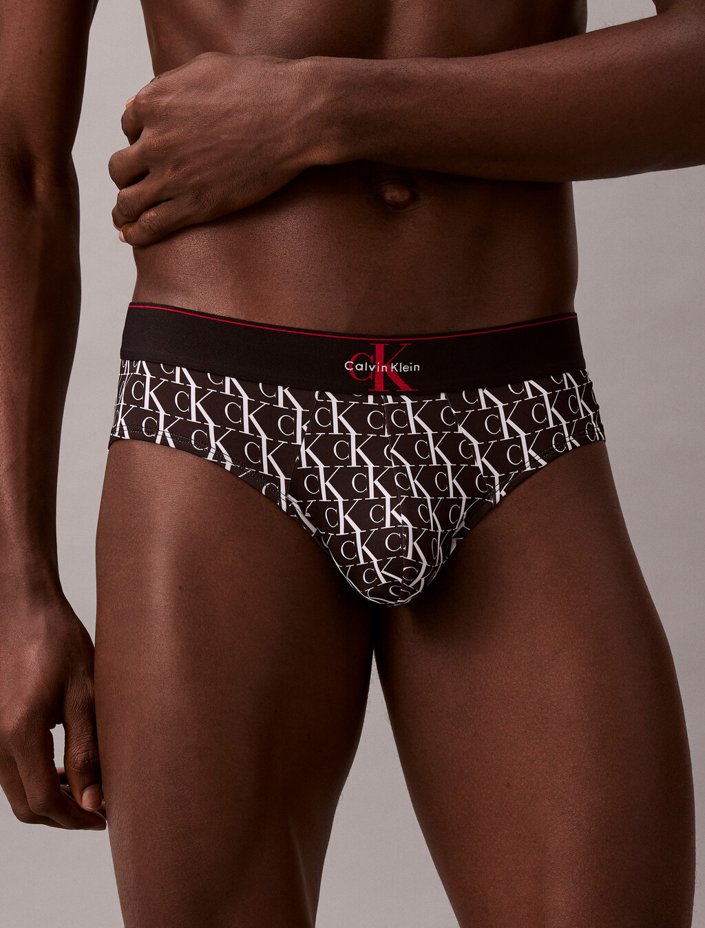 Buy 남성 CK 그래픽 마이크로 힙브리프 in color BLACK PRINT