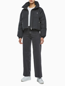 Buy 여성 볼륨 넥 크롭 다운 푸퍼 in color CK BLACK