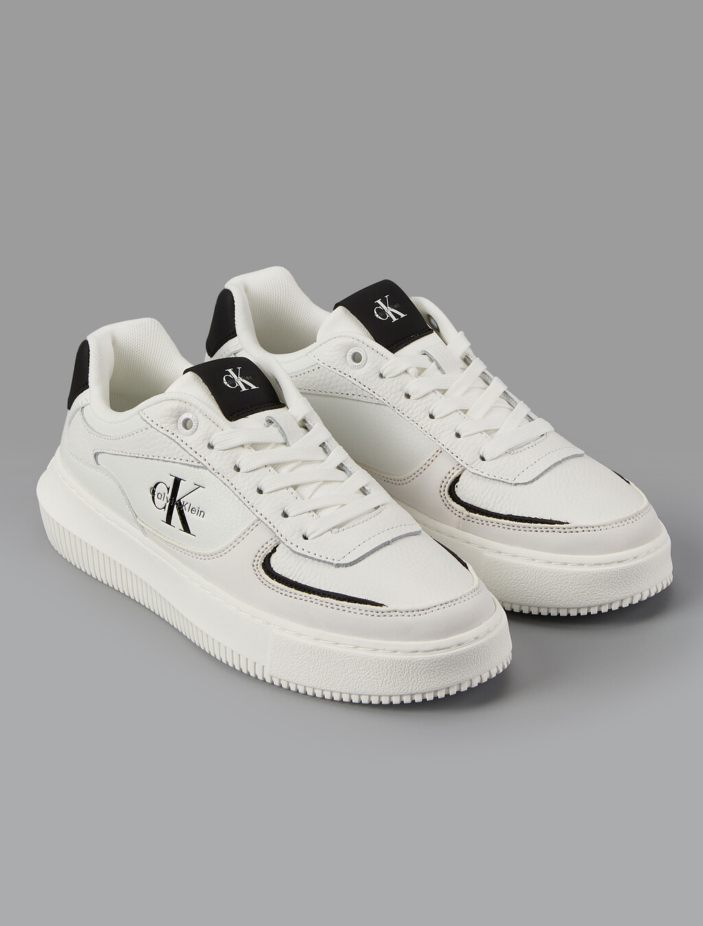 Buy 여성 말모메타 청키 컵솔 레더 in color WHITE