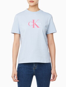 Buy 여성 히어로 모노그램 로고 반팔티셔츠 in color LIGHT BLUE