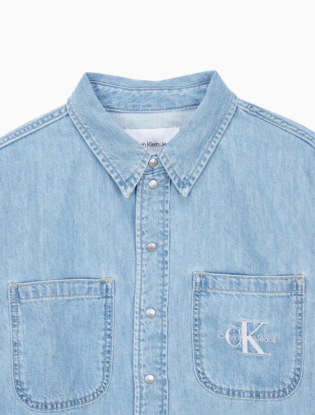 Buy 여성 대드핏 크롭 라이트 블루 데님 셔츠 in color CHALKY BLUE