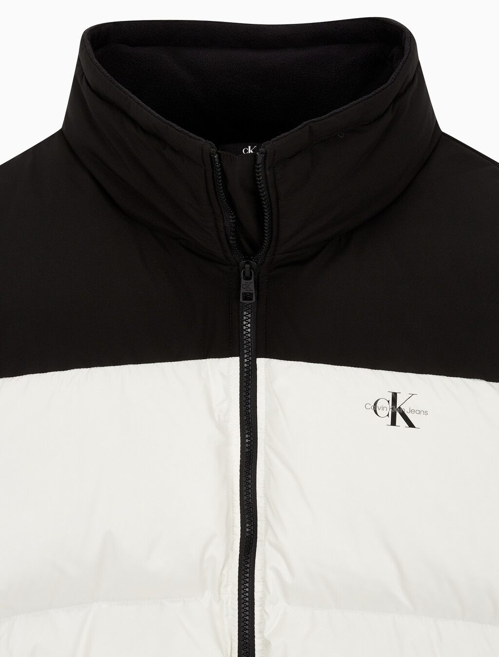 Buy 남녀공용 릴렉스 숏 블로킹 다운 푸퍼 in color WHITE