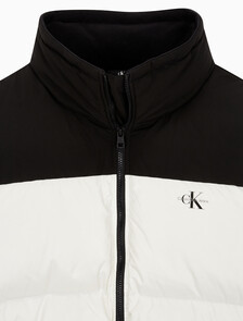 Buy 남녀공용 릴렉스 숏 블로킹 다운 푸퍼 in color WHITE