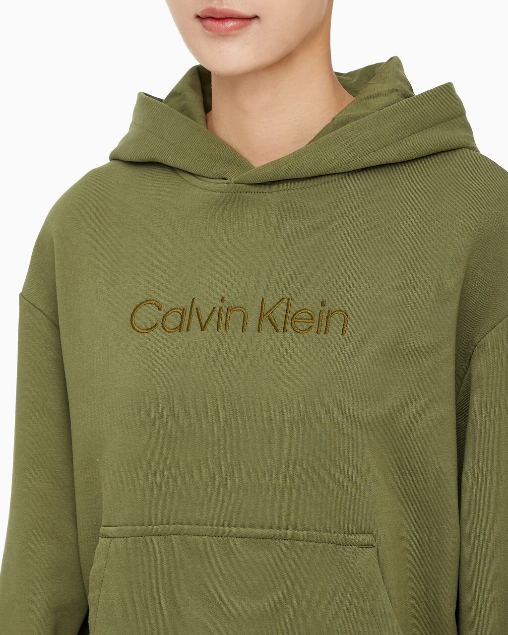 Buy 여성 릴렉스핏 스탠다드 로고 후디 in color JOLLY GREEN BEAN