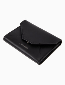 Buy 남성 CK 라인 인벨롭 빌폴드 in color BLACK