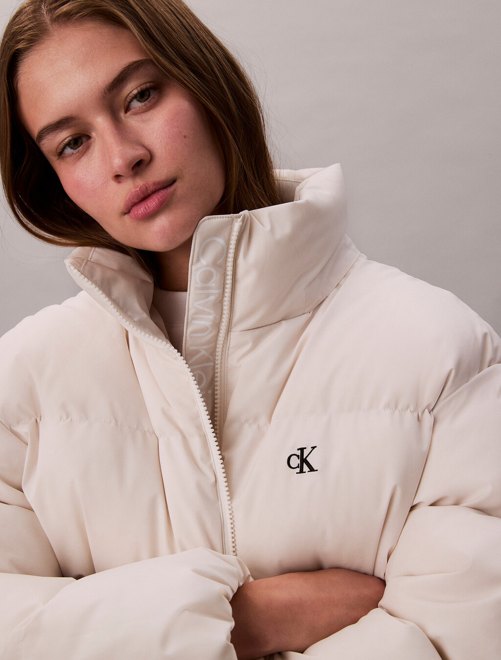 Buy 여성 미드 랭스 후드 다운 in color Ivory