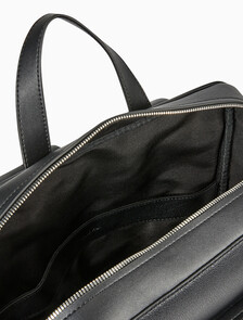 Buy 남성 CK 마이크로 페블 슬림 백팩 in color BLACK
