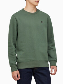 Buy 남성 레귤러핏 CK 뱃지 로고 기모 스웨트셔츠 in color KHAKI