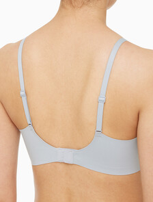 Buy 여성 인비져블 테일러드 NSE AF 트라이앵글 브라 in color SILVER SPRINGS