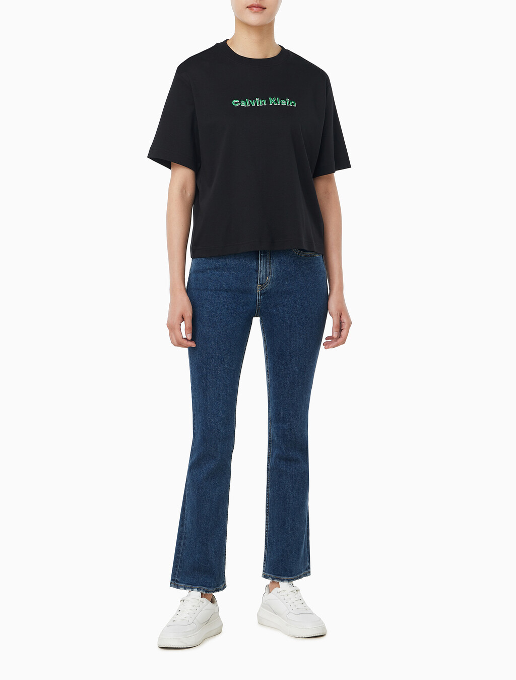 Buy 여성 S/S 투톤 3D 엠브로이더리 로고 티셔츠 in color BLACK