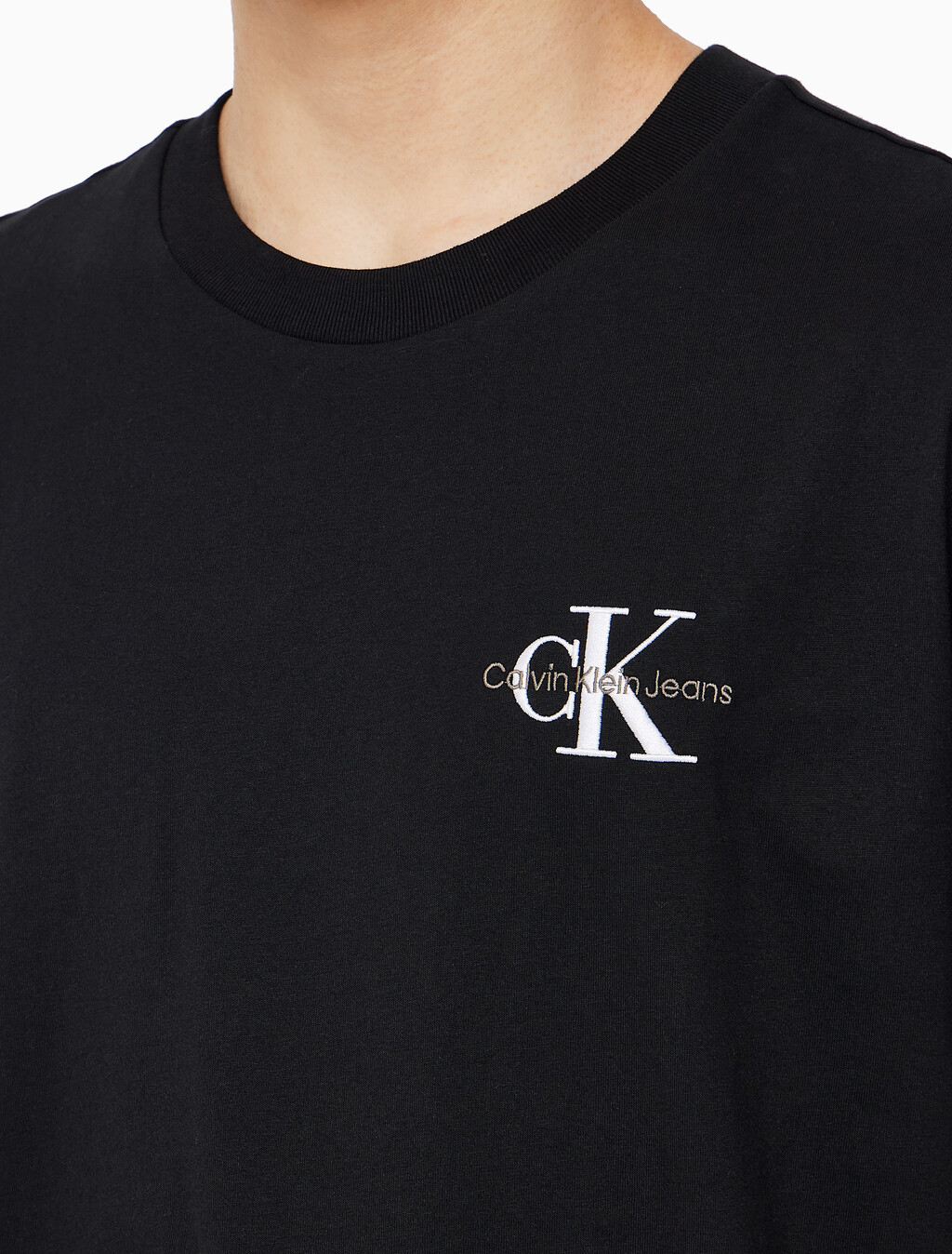 Buy 남성 릴렉스핏 엠보싱 로고 반팔 티셔츠 in color CK BLACK