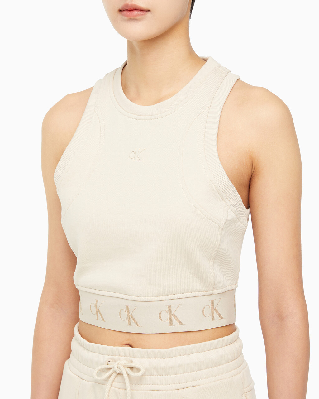 Buy 여성 리피트 크롭 로고 탱크 탑 in color CLASSIC BEIGE