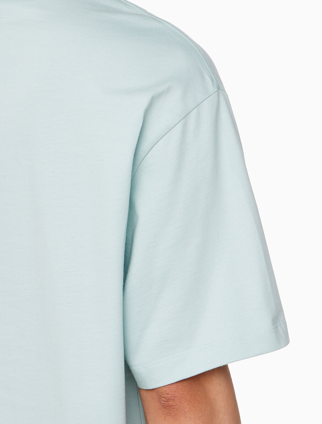 Buy 남성 릴렉스핏 히어로 모노그램 로고 반팔 티셔츠 in color HARBOR GRAY